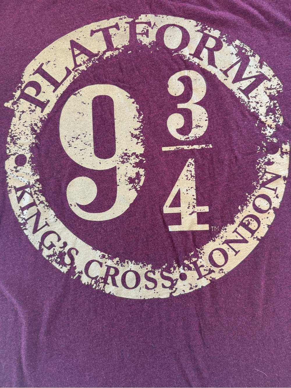 Harry Potter Platform 9 3/4 Burgundy Graphic T-Shirt L - Picture 2 of 6